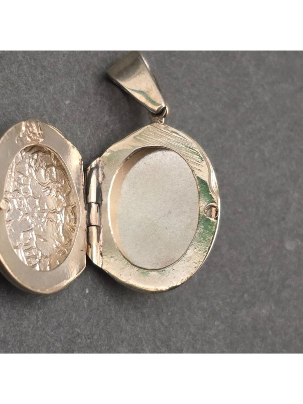Vintage Sterling Silver Floral Locket Pendant Engraved Oval Photo Keeper 1" - Picture 5 of 9